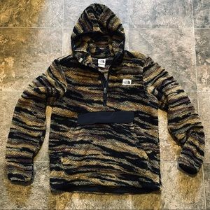 North Face Campshire Pullover Hoodie 